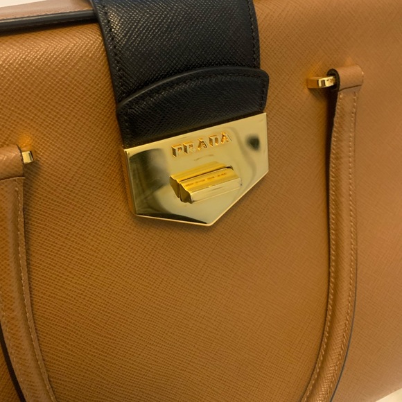 Prada bag - Picture 2 of 8